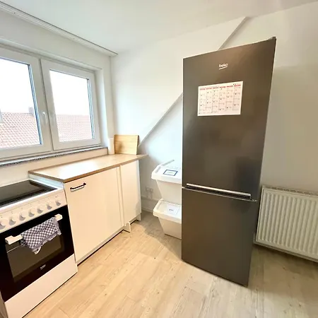 Handwerker - Parkplatz Vor Der Türe - Balkon - Bis Zu 6 Personen *