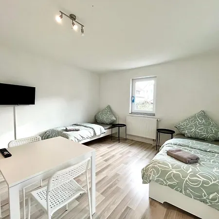 Ganze Wohnung - Parkplatz - Balkon - Wlan Apartment *