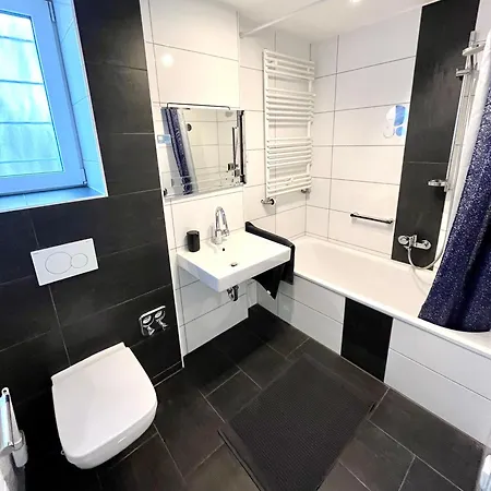 Handwerker - Parkplatz Vor Der Tuere - Balkon - Bis Zu 6 Personen