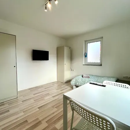 Handwerker - Parkplatz Vor Der Tuere - Balkon - Bis Zu 6 Personen *