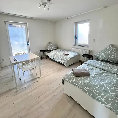 Handwerker Wohnung - Parkplatz Vor Der Tuere - Balkon - Bis Zu 6 Personen Heilbronn