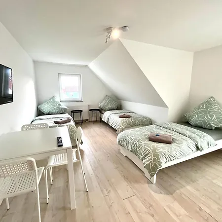 Handwerker - Parkplatz Vor Der Türe - Balkon - Bis Zu 6 Personen