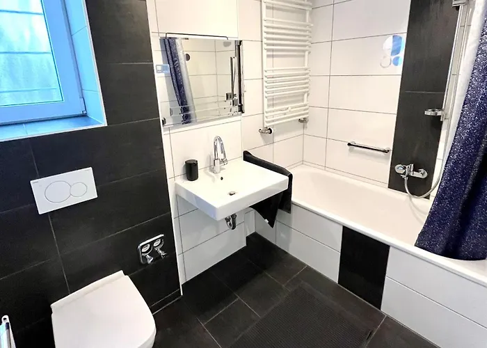 Handwerker Wohnung - Parkplatz Vor Der Tuere - Balkon - Bis Zu 6 Personen