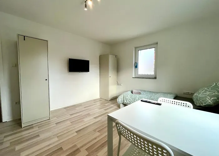 Handwerker Wohnung - Parkplatz Vor Der Tuere - Balkon - Bis Zu 6 Personen *